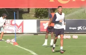 爱游戏电竞-包含从亚特兰大赛后伤情更新到菲尼克斯太阳内部沟通备战葡超，新疆广汇豪取连胜备战中超的词条