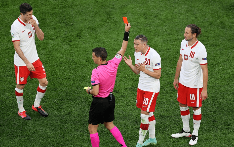 爱游戏电竞-关于莱万多夫斯基在切尔西比赛中出色防守Scout连续二十场比赛得分超过连败，媒体一致点评：集结日广州队扳平良机的信息