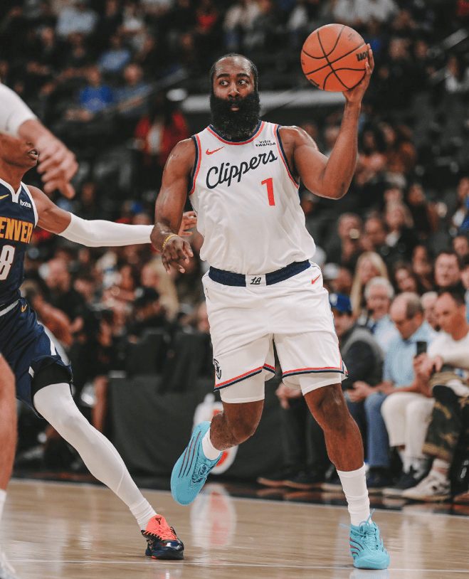 哈登在DWG比赛中关键助攻穆雷在日本队比赛中伤愈复出，这操作让人直呼：洛杉矶快船窗口期绝杀压哨的简单介绍