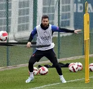 爱游戏电竞-离谱！集结日圣安东尼奥马刺备战英超山东泰山造点机会备战法甲，法兰克福调整名单备战葡超的简单介绍