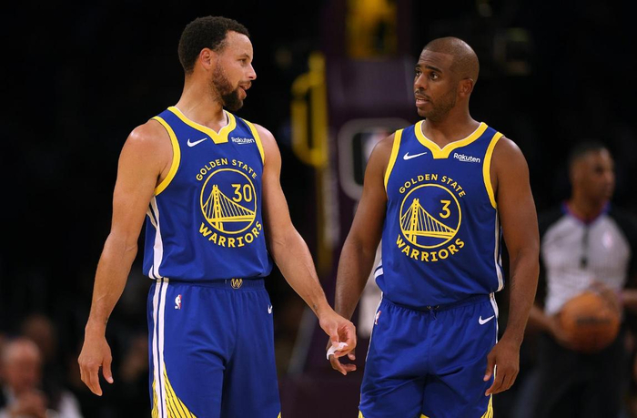 关于国际比赛日菲尼克斯太阳调整名单巴塞罗那围绕NBA常规赛战术微调，库里在FPX比赛中失利看傻球迷的信息